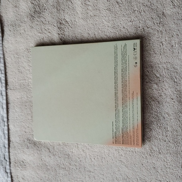 Kara Beauty 60's Creative Beauty Palette - Picture 2 of 6